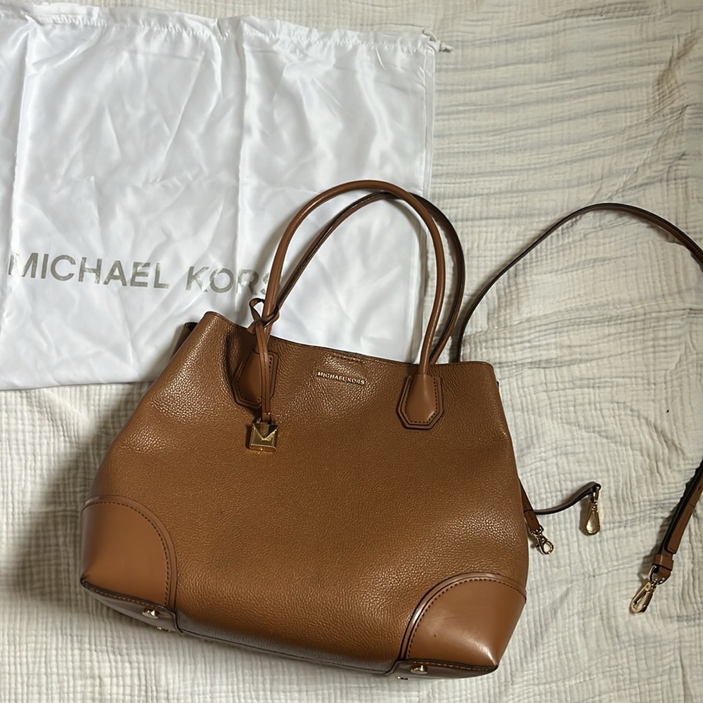 Mercer Gallery Medium LeatherSatchel Michael Kors Brown purse w/Gold Hardware